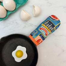 Load image into Gallery viewer, Sardines Cast Iron Handle Mitt