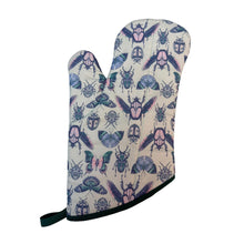 Load image into Gallery viewer, Garden Insects Oven Mitt