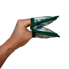 Load image into Gallery viewer, Garden Insects Mini Pincher Mitt