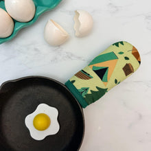 Load image into Gallery viewer, Camp Life Cast Iron Handle Mitt
