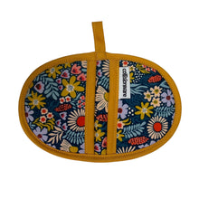 Load image into Gallery viewer, Petals in the Sun Mini Pincher Mitt