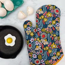 Load image into Gallery viewer, Petals in the Sun Oven Mitt