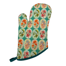 Load image into Gallery viewer, Flower Medallions Oven Mitt