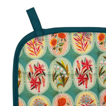 Load image into Gallery viewer, Flower Medallions Pot Holder