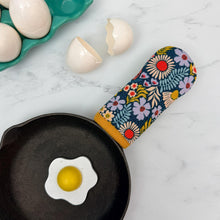 Load image into Gallery viewer, Petals in the Sun Cast Iron Handle Mitt