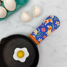 Load image into Gallery viewer, Pemberley Pups Cast Iron Handle Mitt