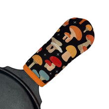 Load image into Gallery viewer, Mod Mushrooms Cast Iron Handle Mitt