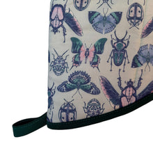 Load image into Gallery viewer, Garden Insects Oven Mitt