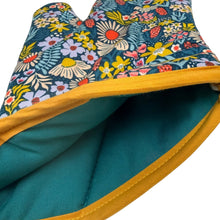 Load image into Gallery viewer, Petals in the Sun Oven Mitt