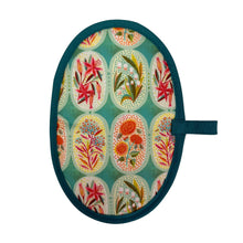 Load image into Gallery viewer, Flower Medallions Mini Pincher Mitt