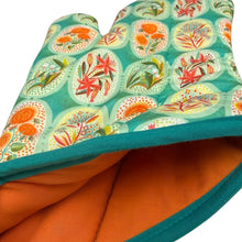 Load image into Gallery viewer, Flower Medallions Oven Mitt