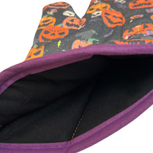Load image into Gallery viewer, Wicked Pumpkin Oven Mitt