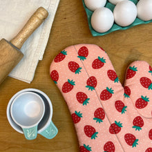 Load image into Gallery viewer, Berrylicious Oven Mitt